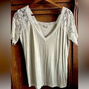 POL lace sleeve t-shirt women’s medium